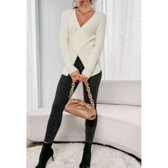 Beautiful Crossover Ribbed Knit - V neck Sweater - Picture 1 of 6